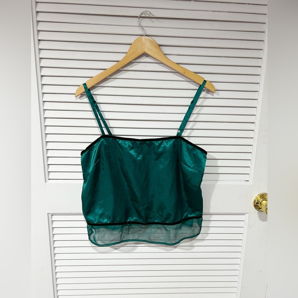 Victoria’s Secret women’s Green Satin Crop Camisole Sz M